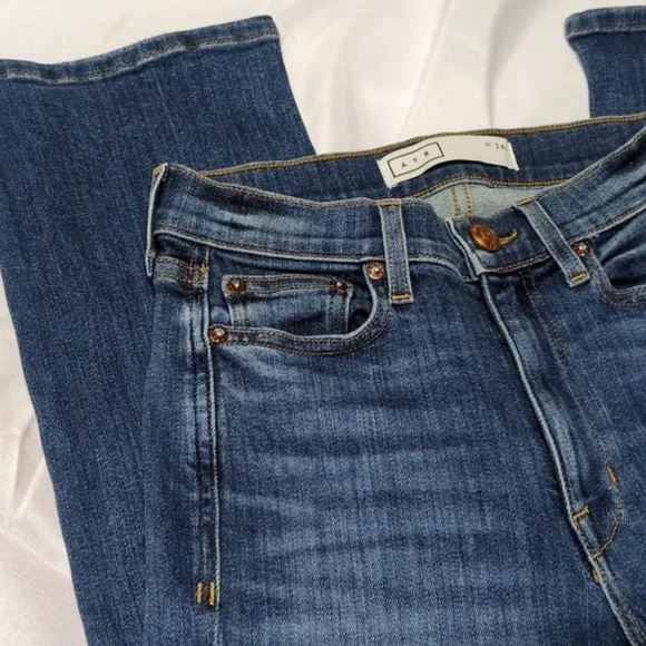 Ayr the Pop Jean in laid back wash size 26 $245 - Picture 7 of 11